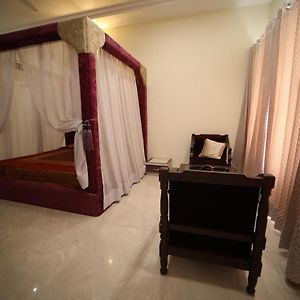 Deluxe Queen Suite